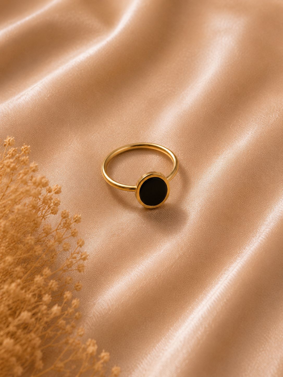 Noir Circle Ring