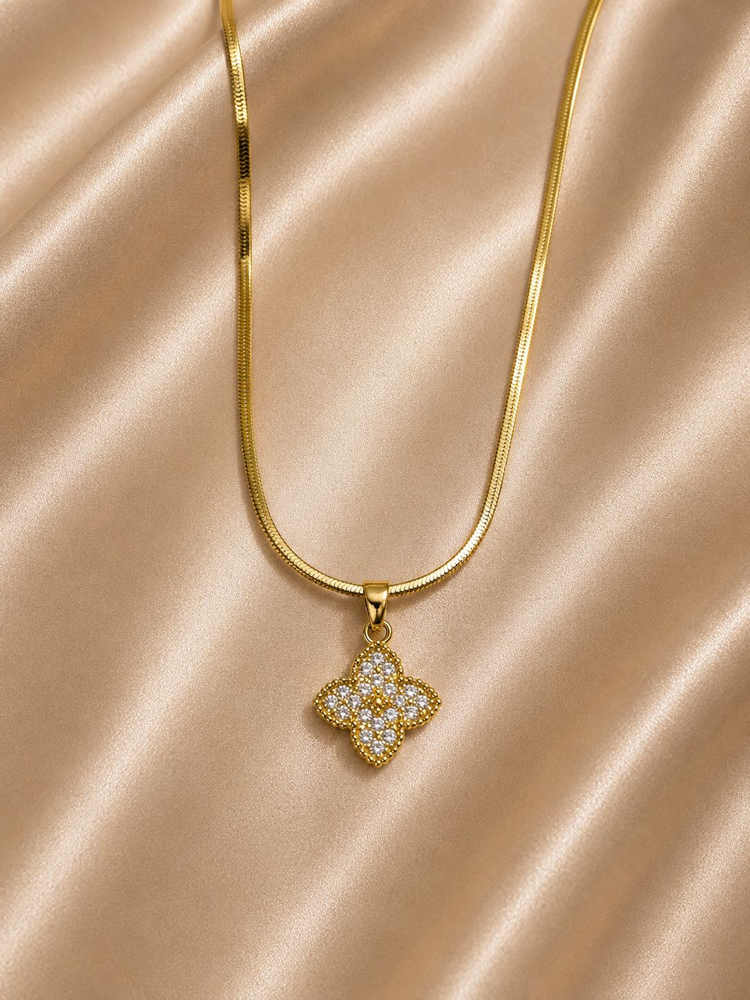 Luxe Clover Snake Necklace